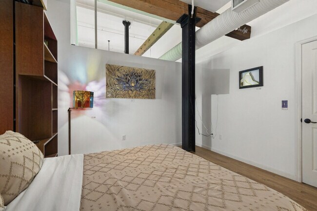 Building Photo - 1555 California St