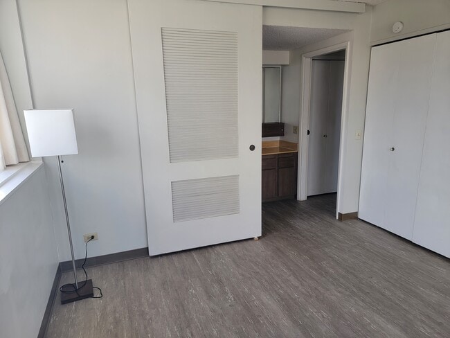 Building Photo - 2444 Hihiwai St