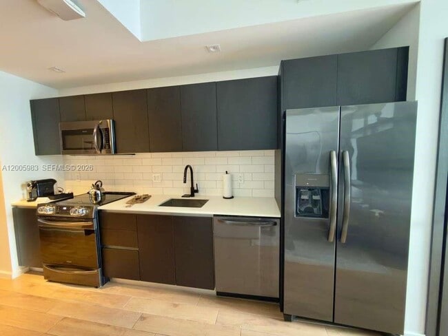 Building Photo - 398 NE 5th St