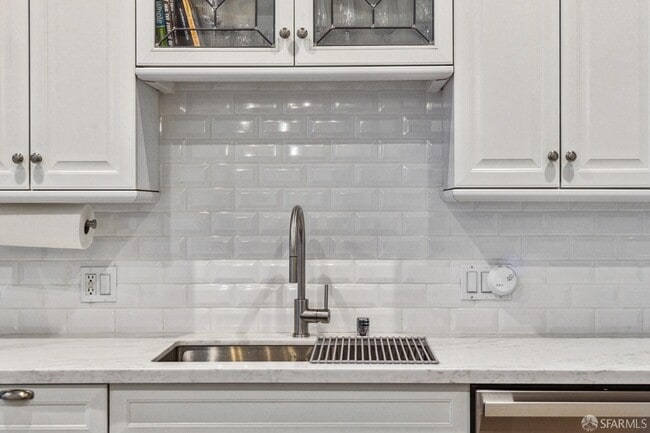 Building Photo - 2856 Sacramento St