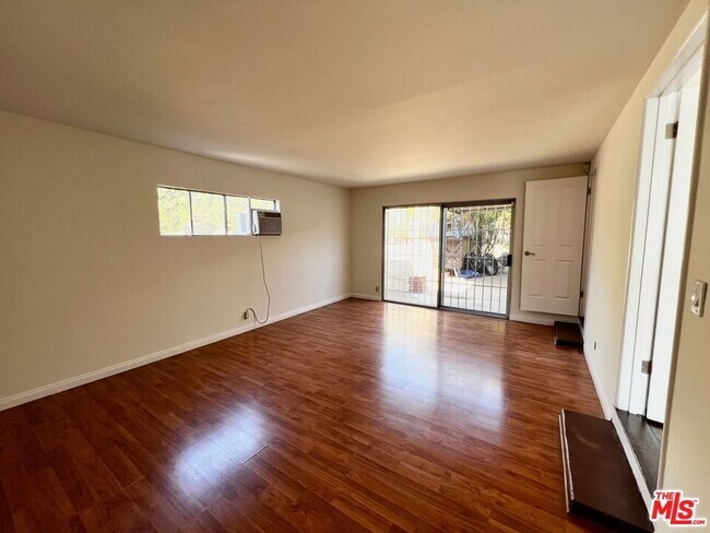 Building Photo - 5039 Inadale Ave