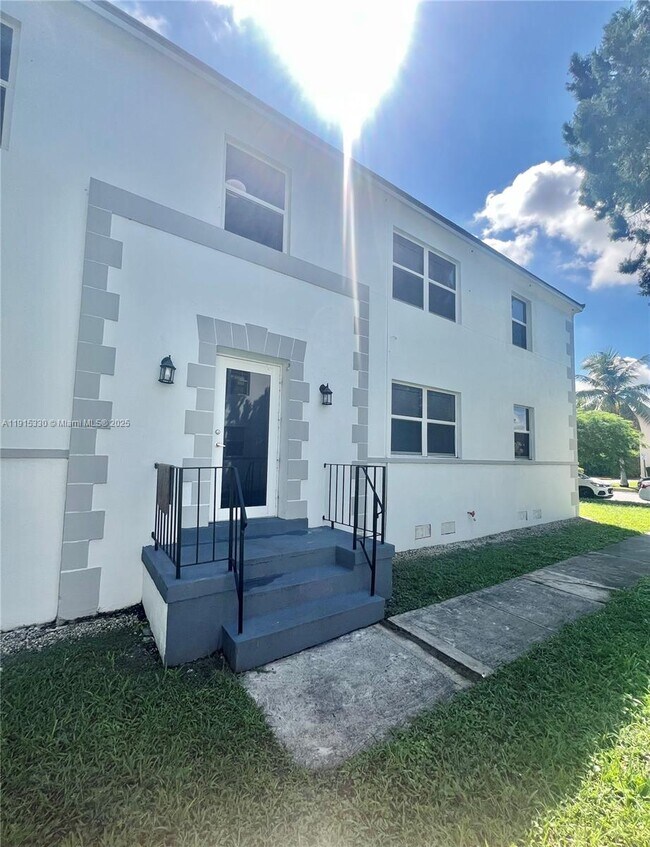 Building Photo - 11 Sidonia Ave