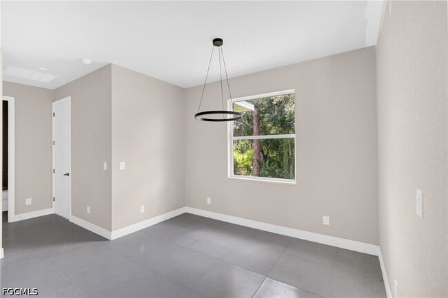 Building Photo - 208 Clover Ave
