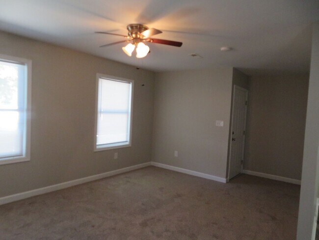 Building Photo - Duplex-N. Dinwiddie