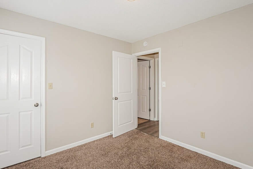 Building Photo - 7470 Jennifer Dr