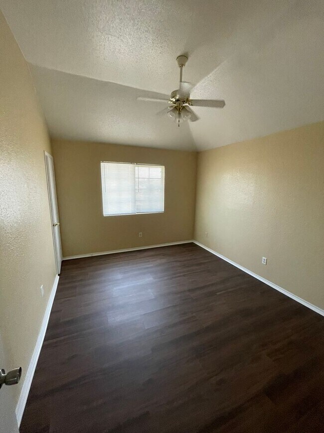 Building Photo - 4404 Abigail Dr