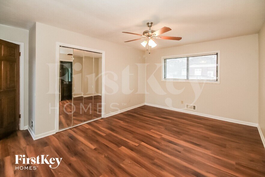 Building Photo - 1592 Envoy Pl