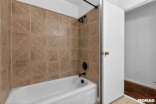 Building Photo - 215 N Pine St