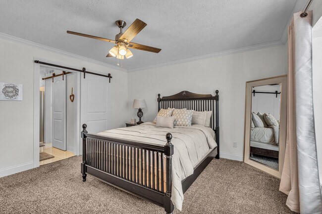 Building Photo - 6450 Bayside N Dr