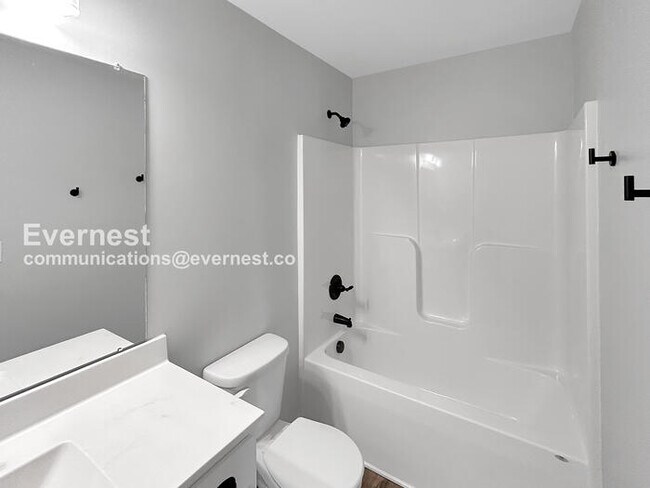 Building Photo - 322 Fenrose Dr