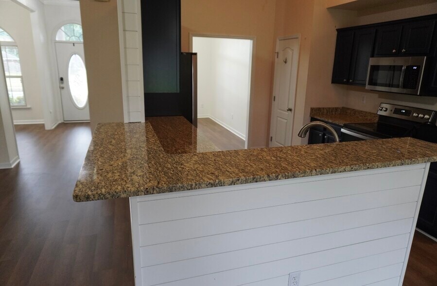 Building Photo - 7009 Lynnfield Dr SE