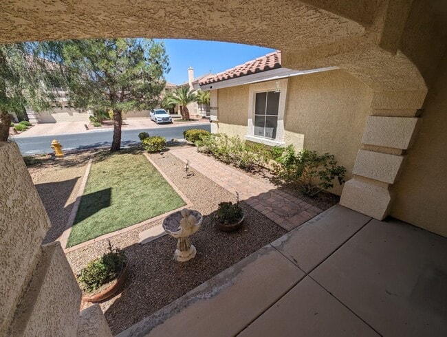 Building Photo - 10900 Royal Highlands St