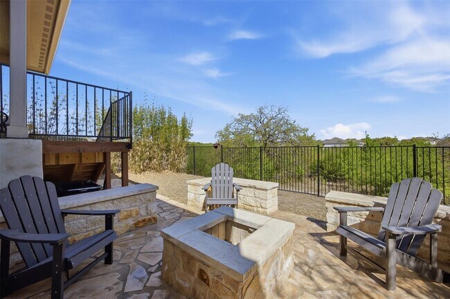 Building Photo - 904 View Dr