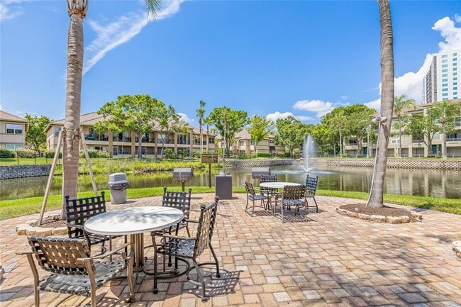 Building Photo - 740 Mainsail Dr