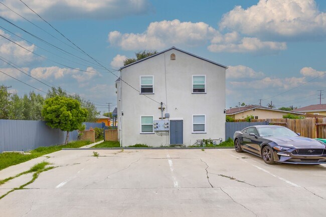 Building Photo - Updated 2-Bed Condo in Prime North Park