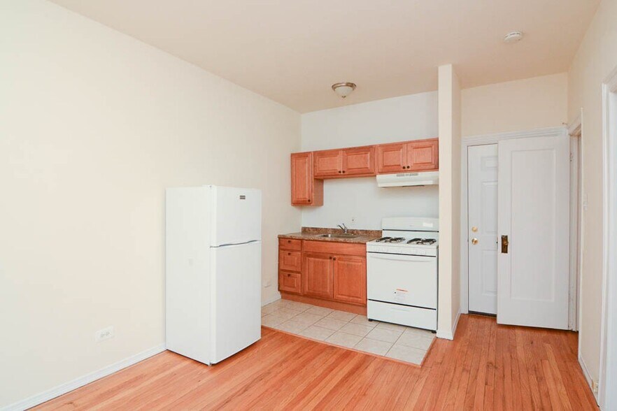 Building Photo - 2737 N Spaulding Ave