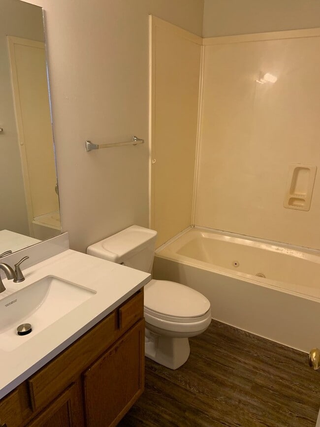 Building Photo - MUST SEE CHARMING HOME!