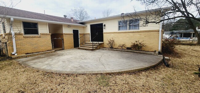 Building Photo - 209 Knoll Crest Dr