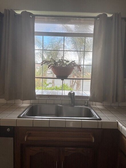 Building Photo - 605 N Mildred Ave