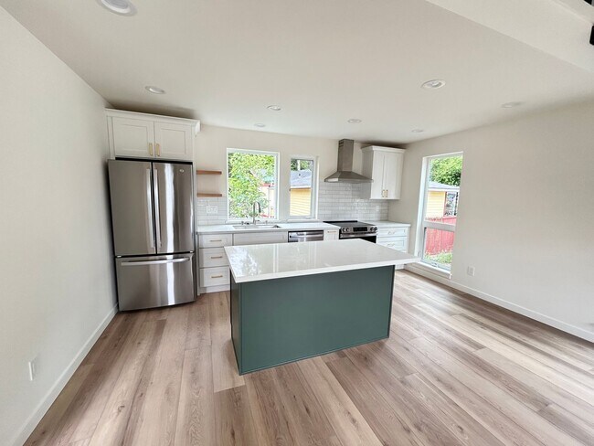 Building Photo - 8024