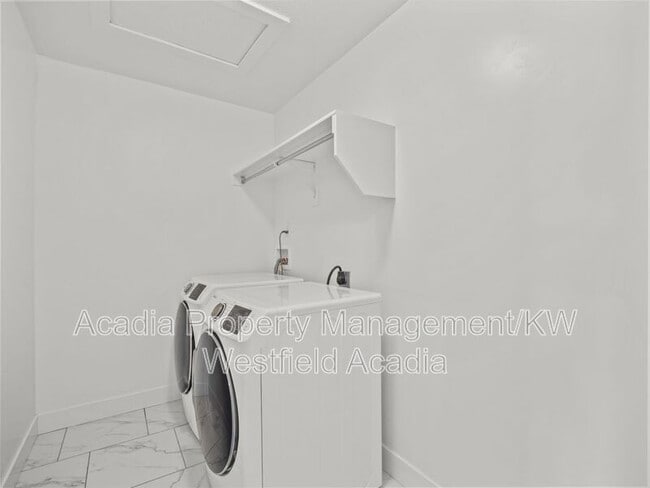 Building Photo - 136 N Desert Sage Dr