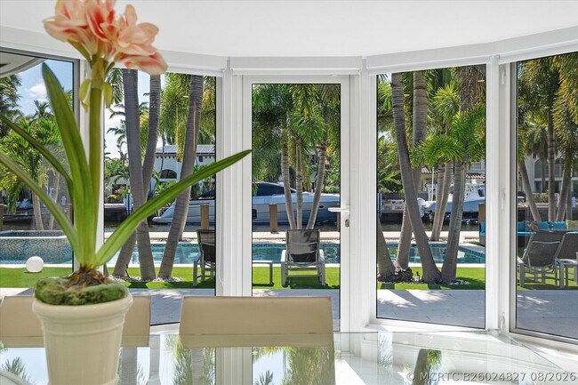 Building Photo - 207 Royal Palm Dr