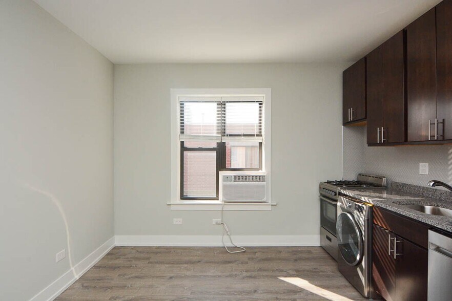 Building Photo - 434.5 W Belden Ave