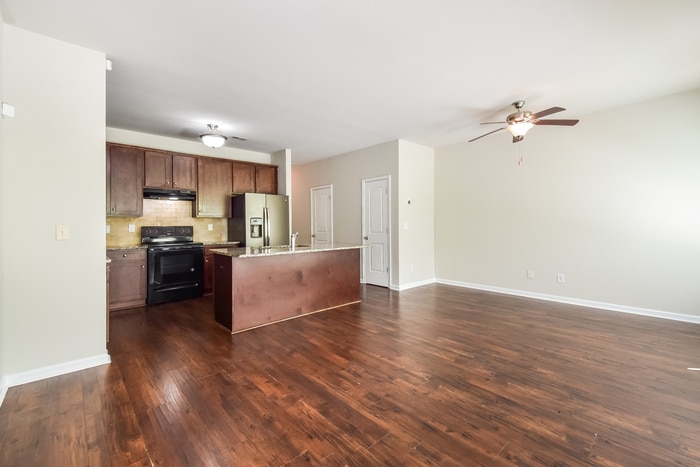 Building Photo - 3253 Pennington Dr