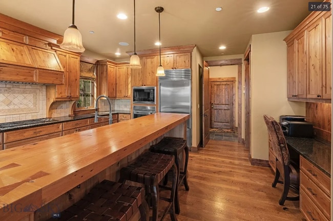 Building Photo - Executive Rental in Black Bull – Fully Fur...