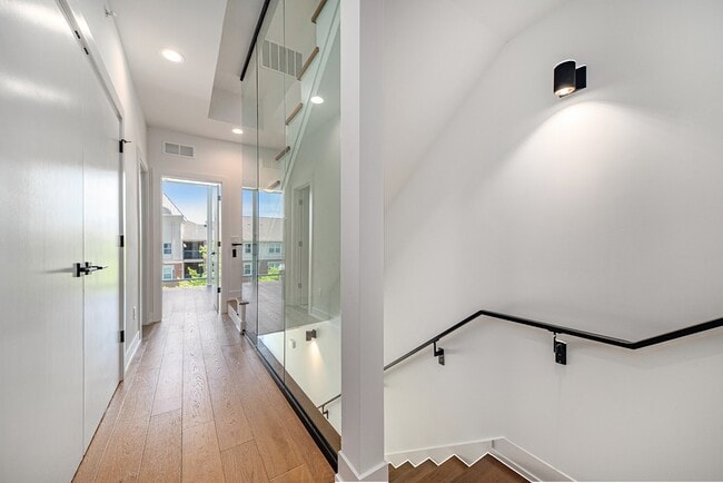 Building Photo - 2805 Brush St