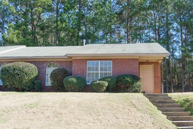 Building Photo - 3 Bedroom Duplex Available for Fall 2026!