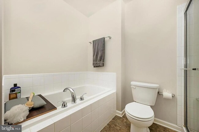 Building Photo - 33 Antigua Dr