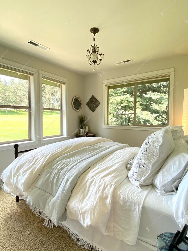 Building Photo - Stunning High-End Home on the 17th Hole at...