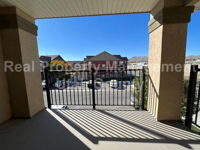 Building Photo - 1638 Venetian Way