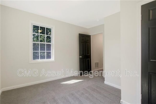 Building Photo - 551 Valley Hill Rd SE