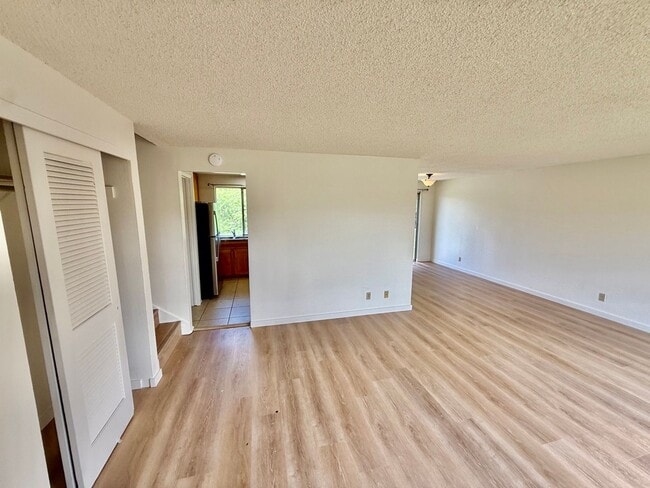 Building Photo - 4 BR/2.5 BA/4 PK
