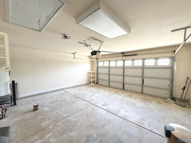 Building Photo - 105 Oak Shade Dr