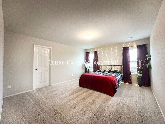 Building Photo - 2389 Wyandotte Ave