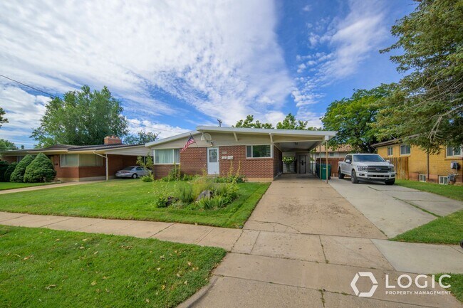 Primary Photo - 985 Jackson Ave