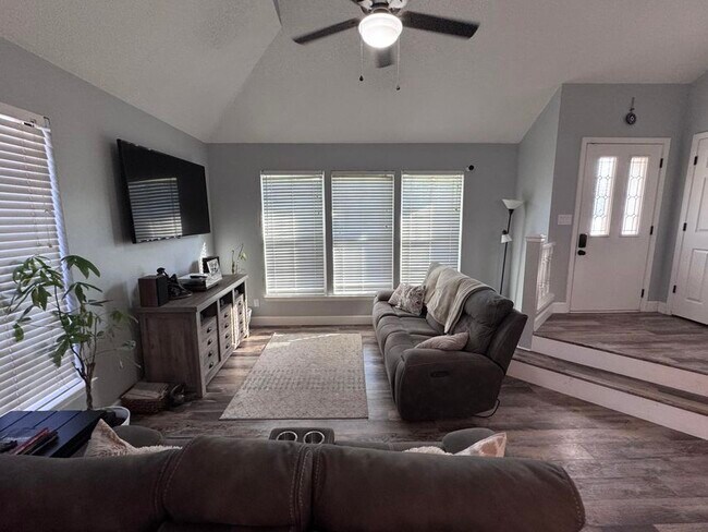 Building Photo - 315 Parkwood Pl