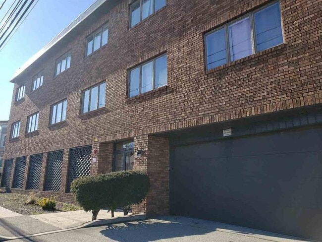 Primary Photo - 47 BERGEN Blvd