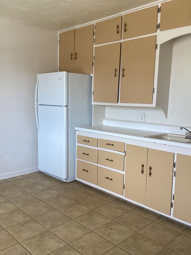 Building Photo - 3 Bedroom 1 Bath Home