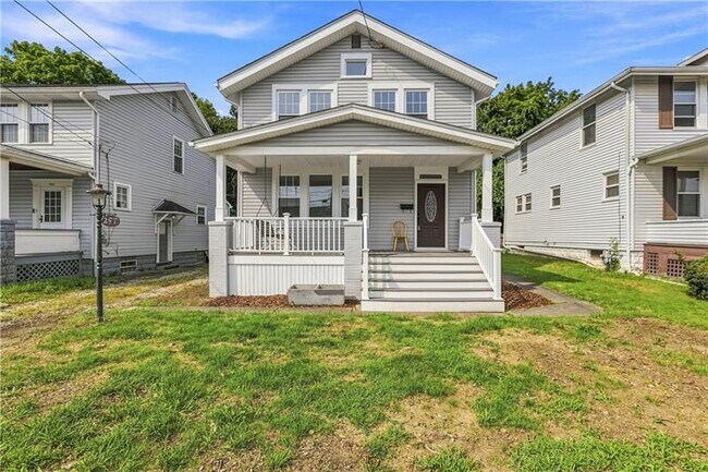 Building Photo - 297 Grandview Way