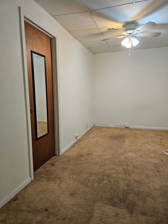 Building Photo - 619 Wallace Ave