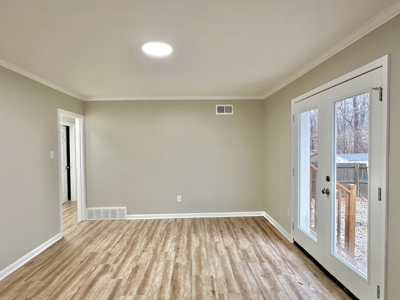 Building Photo - 3756 Vanderwood Dr