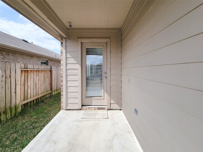 Building Photo - 14741 Hazel Br Dr