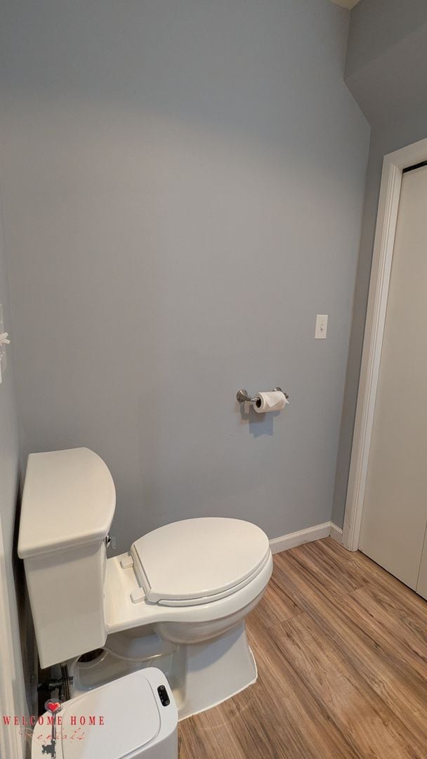 Building Photo - Flowing floorplan, minutes from I-5!!!