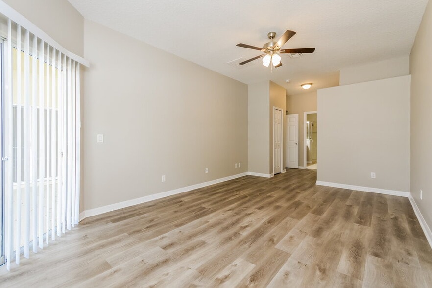 Building Photo - 15321 Sandy Hook Ln