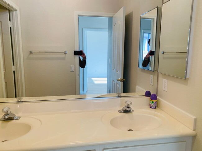 Building Photo - Beautiful home in Green Valley