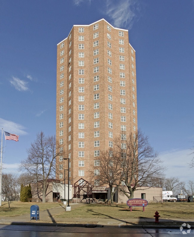 Primary Photo - Riverview Apartments